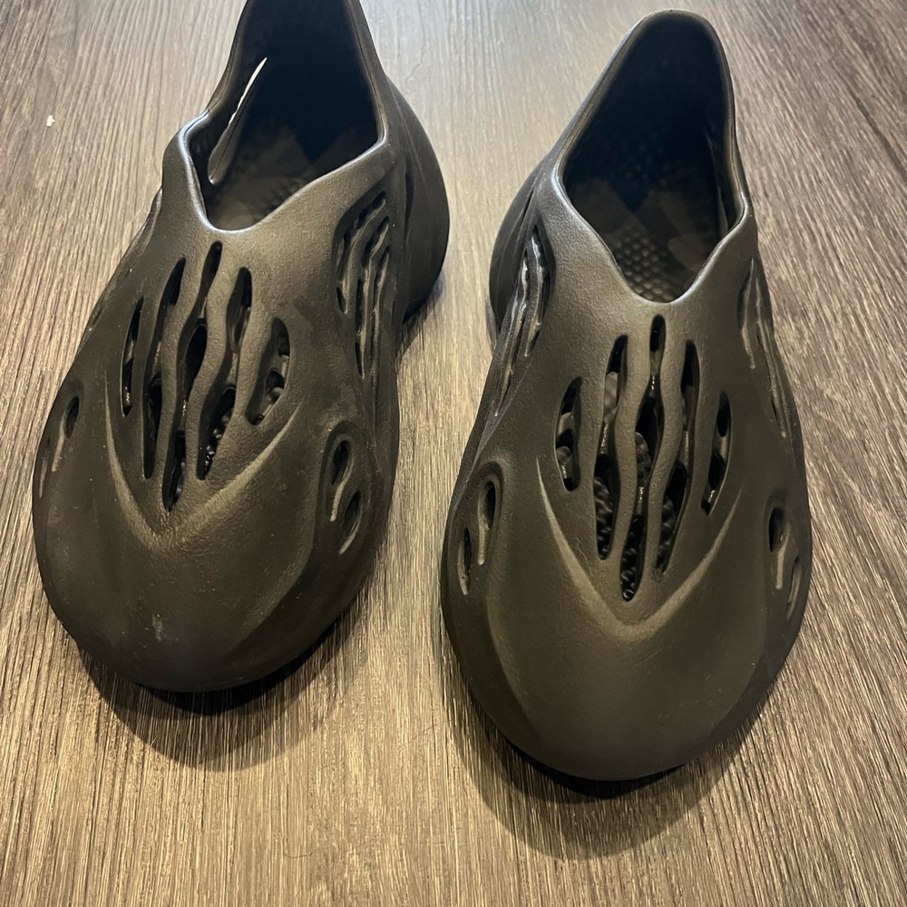 Adidas Yeezy Onyx Foam Runner size 7